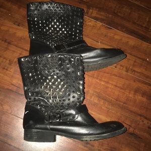 AMAZING black biker boots